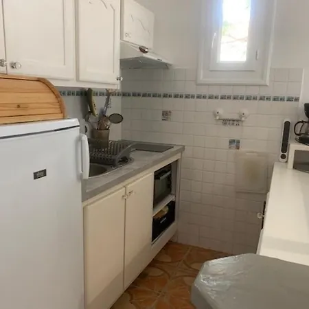 Apartment T2 De 39m2 Face Au Parc General De Gaulle A Balaruc-les-bains, Proche Des Thermes - Fr-1-503-144 Balaruc-les-Bains