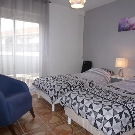 Apartment T2 De 39m2 Face Au Parc General De Gaulle A Balaruc-les-bains, Proche Des Thermes - Fr-1-503-144 Balaruc-les-Bains