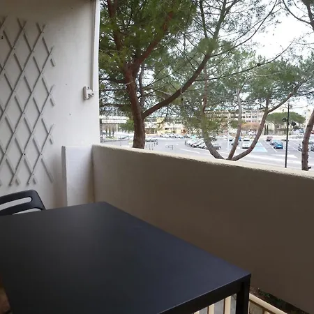 Apartment T2 De 39m2 Face Au Parc General De Gaulle A Balaruc-les-bains, Proche Des Thermes - Fr-1-503-144 *