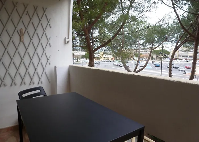 Appartement T2 Lumineux Avec Balcon, Proche Des Thermes - Fr-1-503-144 *