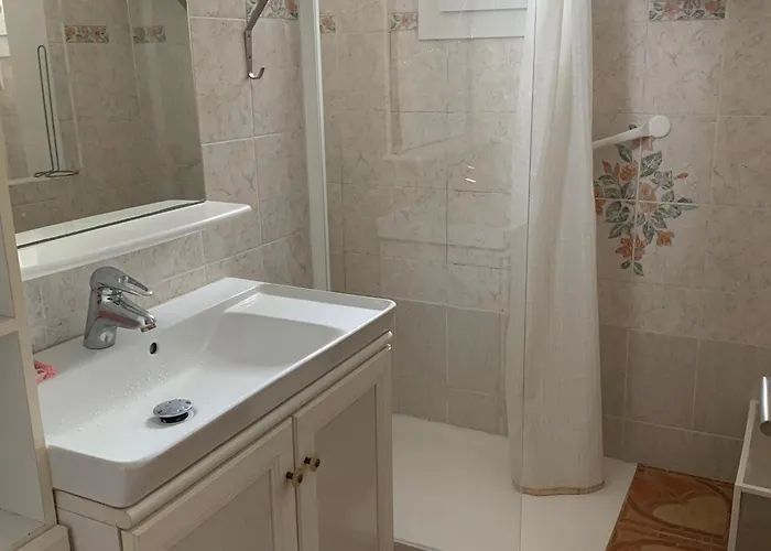 Appartement T2 Lumineux Avec Balcon, Proche Des Thermes - Fr-1-503-144